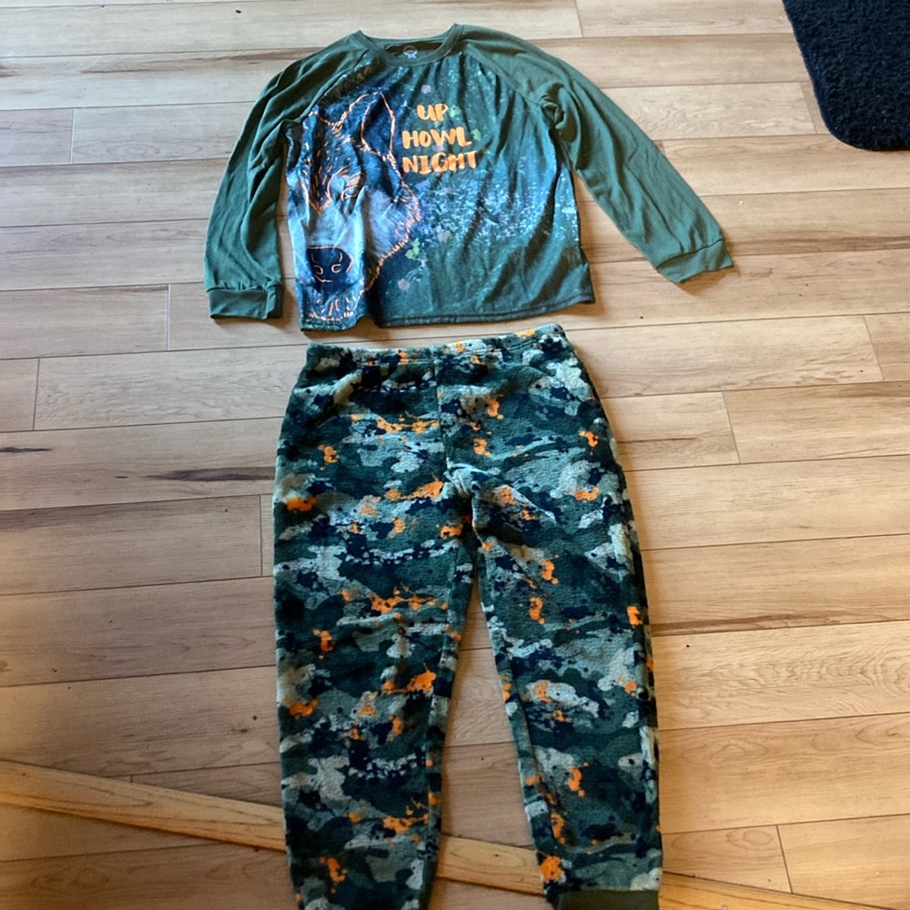 Kids pjs 14-16 husky
